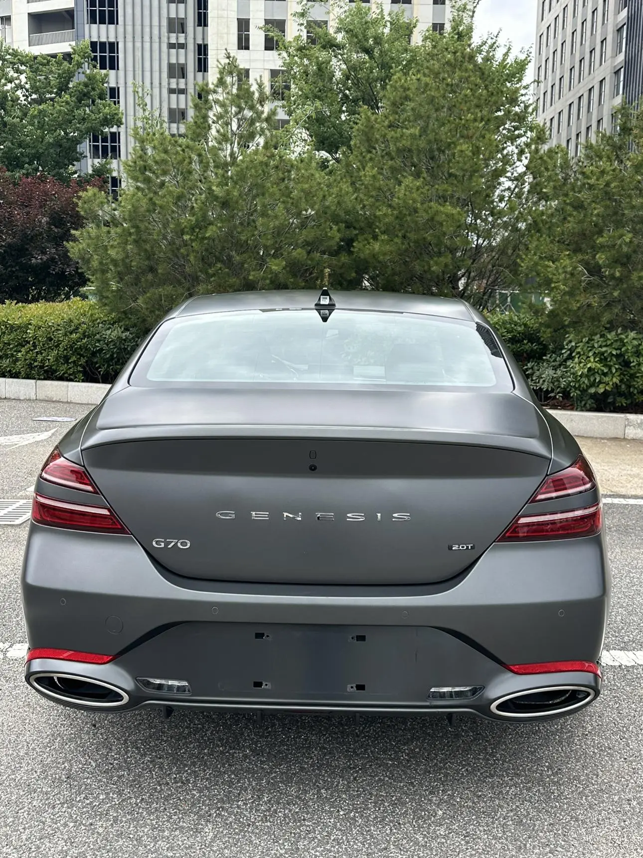 GENESIS Genisys G70 2.0T Rear Drive Deluxe Edition