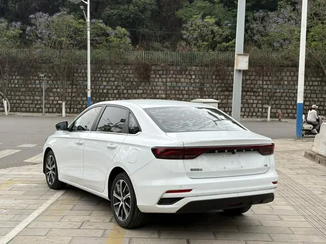 Geely Emgrand 4th generation 1.5L CVT luxury