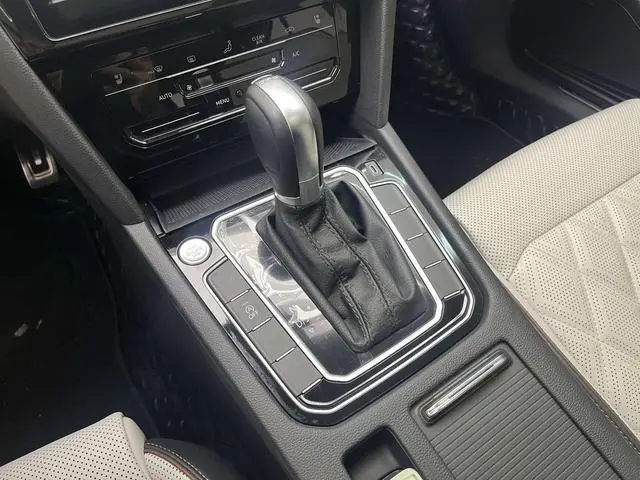 Volkswagen Magotan 2 million commemorative edition 330TSI DSG Luxury models