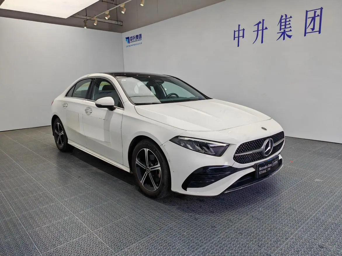Mercedes-Benz Mercedes-Benz A-class A 200 L sports sedan fashion Version