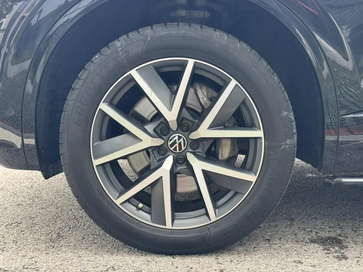 Volkswagen Touareg 3.0 TSI Ruixiang Edition Classic Sports Suit