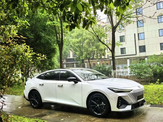 Changan Changan UNI-V 1.5T premium type