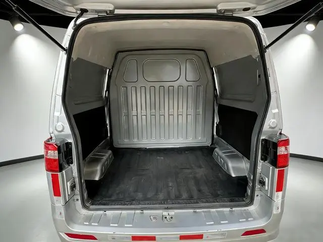 SRM Little Sea Lion X30 1.5L business bus 5/6/7 seat central air conditioning