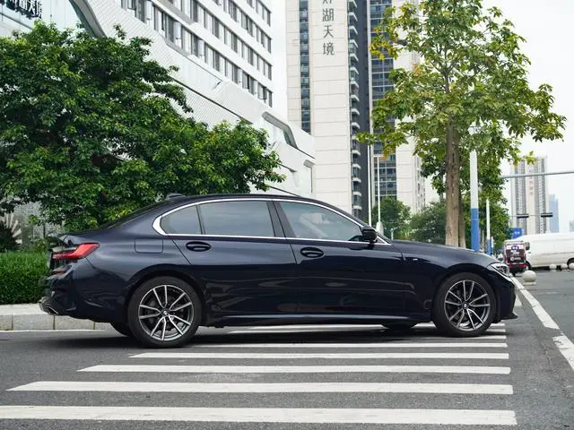 BMW BMW 3 Series 325Li M sports suit