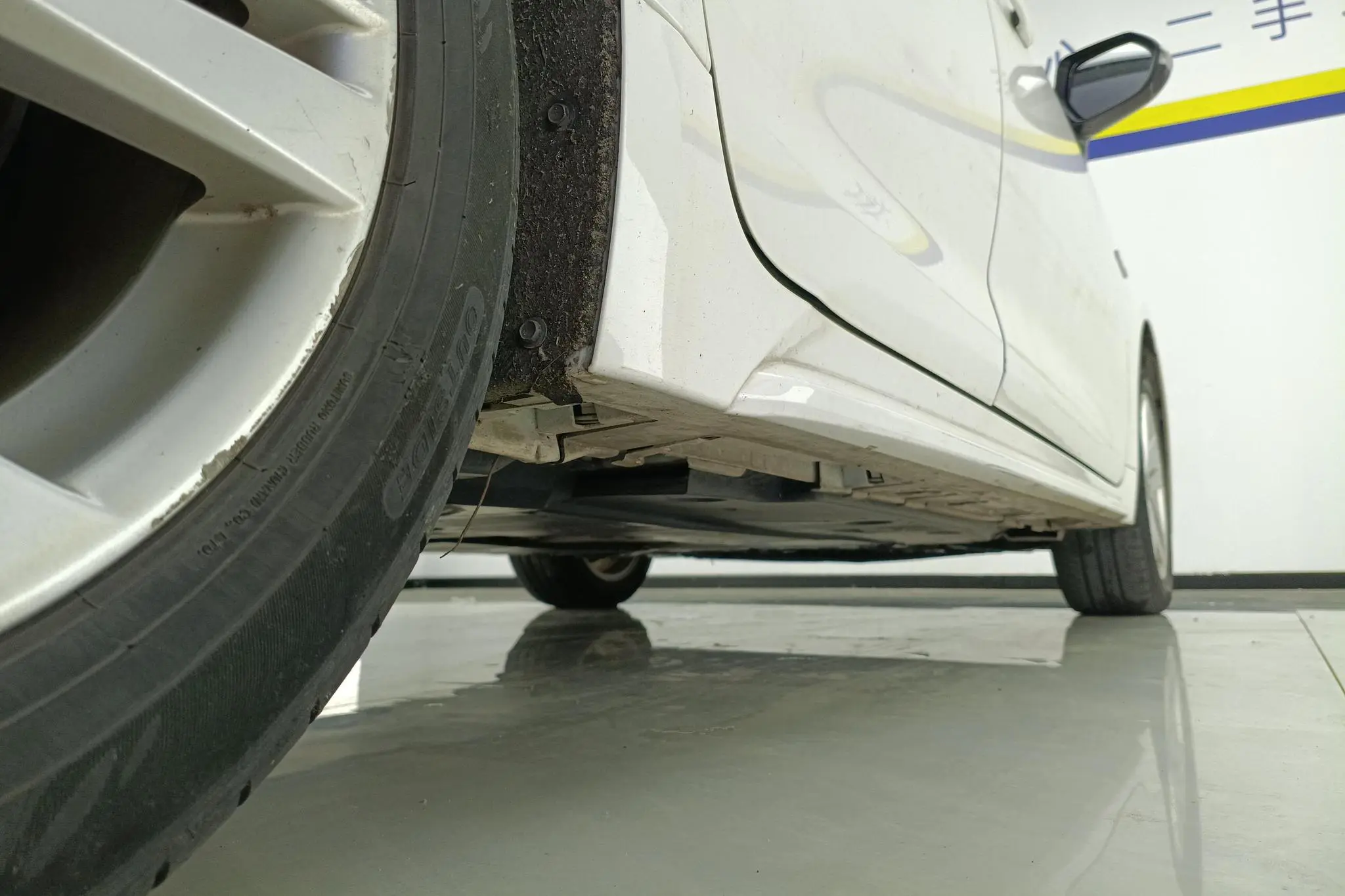 TOYOTA Lei Ling Dual engine 1.8H E-CVT Leading version