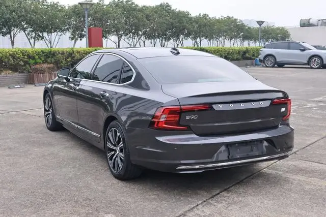 Volvo Volvo S90 PHEV Facelifted T8 E-drive hybrid Zhiyi Deluxe Edition