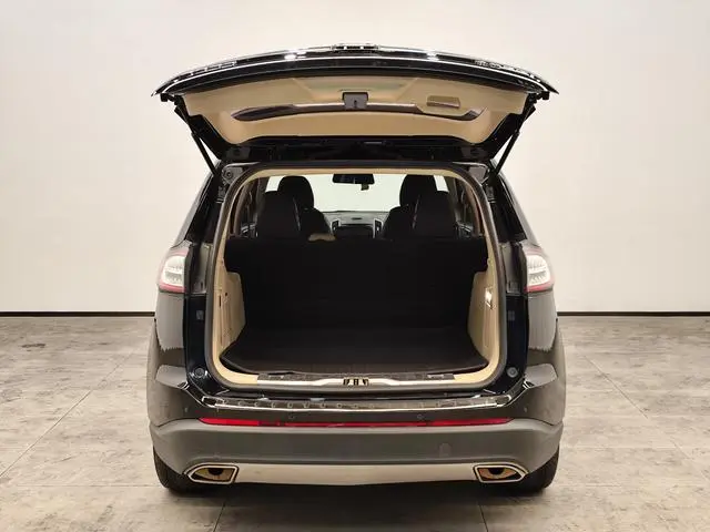 Ford Sharp World EcoBoost 245 two-wheel drive elite 5-seater country V