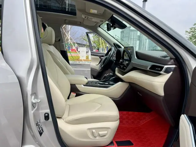 TOYOTA Highlander Dual-engine 2.5L four-wheel drive Extreme edition 7-seater