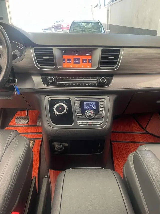 Maxus Chase G10 2.0T gasoline Automatic Elite Edition 7 seats