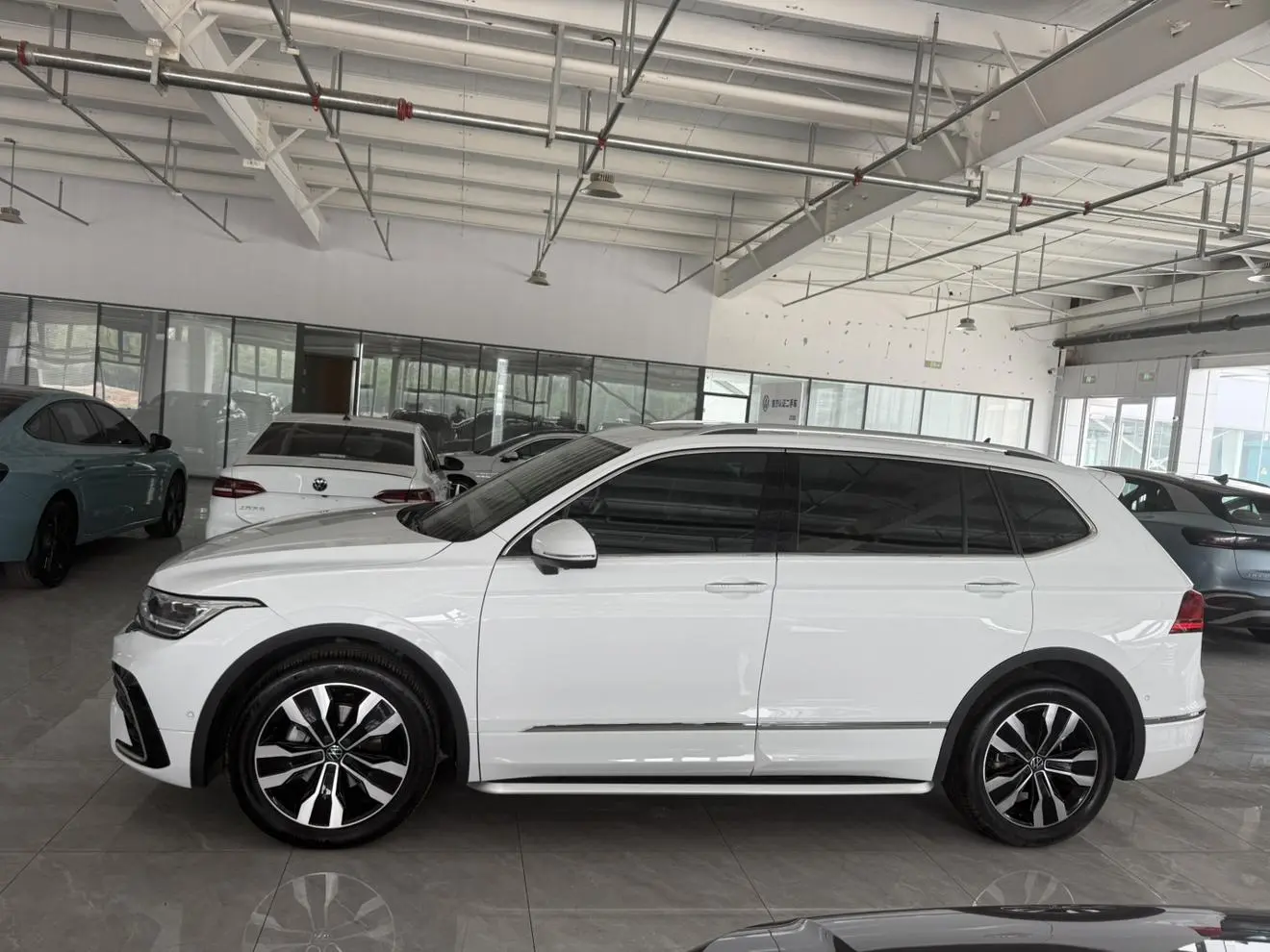 Volkswagen Tiguan L Outstanding 330TSI two-wheel drive R-Line Longyao version
