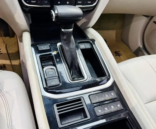 GAC Trumpchi GS8 320T two-wheel drive luxury Zhilian Edition 7 seats