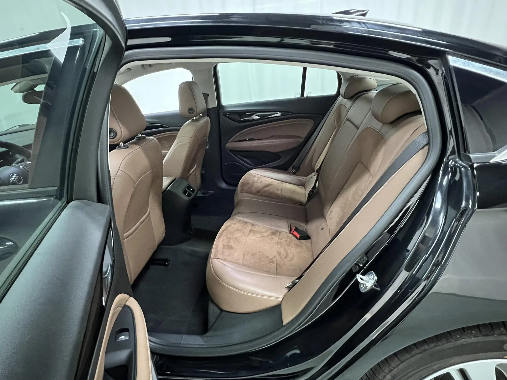 Buick Regal 20T Elite Country VI