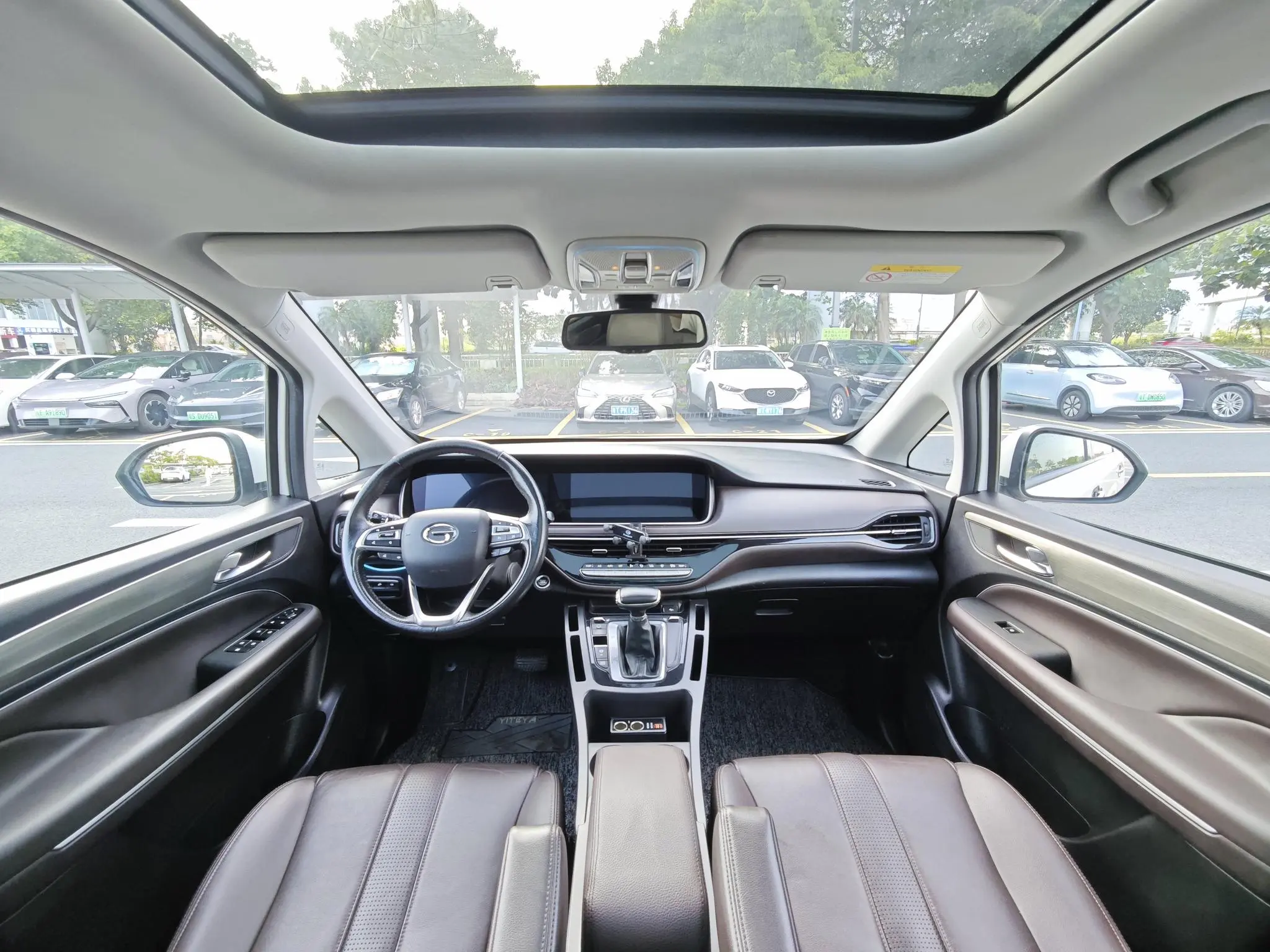 GAC Trumpchi M6 270T automatic Premium Edition 7-seater Country V