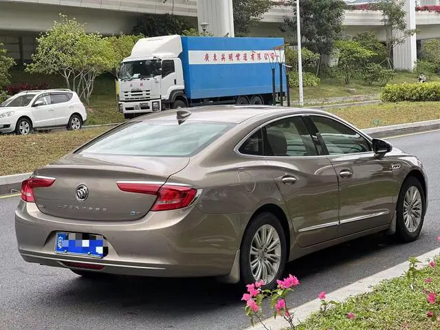 Buick Lacrosse 30H luxury