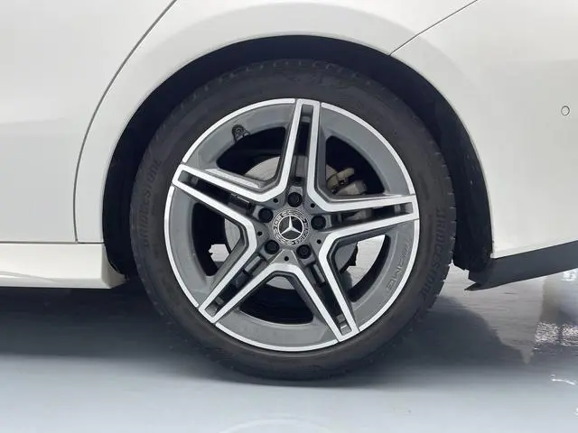 Mercedes-Benz Mercedes-Benz CLA CLA 200 five-door hunting sports car