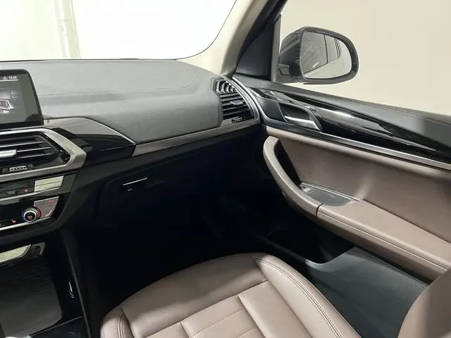 BMW BMW X3 xDrive25i M sports suit