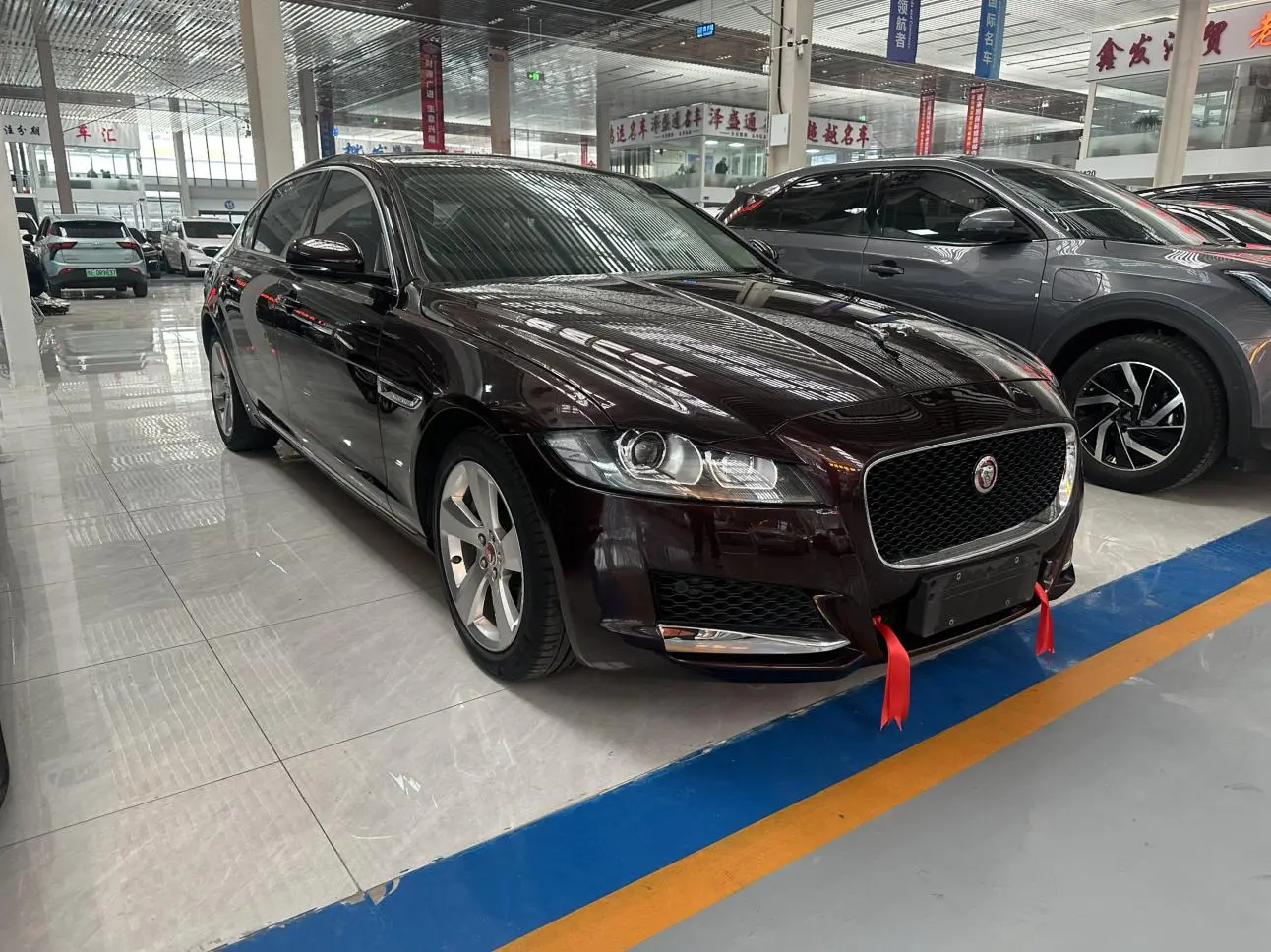 Jaguar Jaguar XFL 2.0T P200 two-wheel drive Fenghua version
