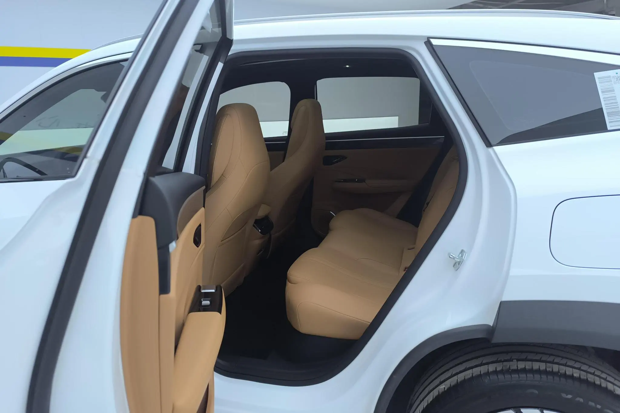 Geely Galaxy Galaxy L7 1.5L EM-i 115km Discovery+ version
