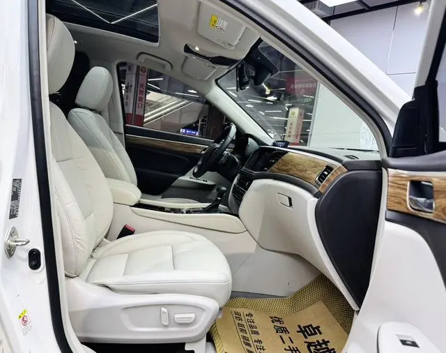 GAC Trumpchi GS8 320T two-wheel drive luxury Zhilian Edition 7 seats