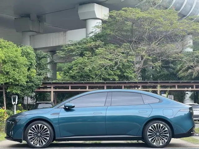 Nissan Nissan N7 625 Max
