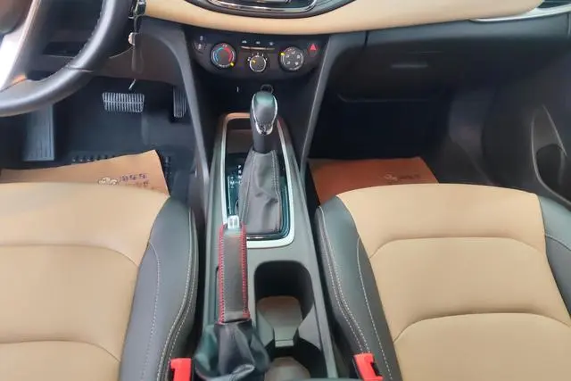 Chevrolet Cruze 320 automatic Enjoy Skylight version