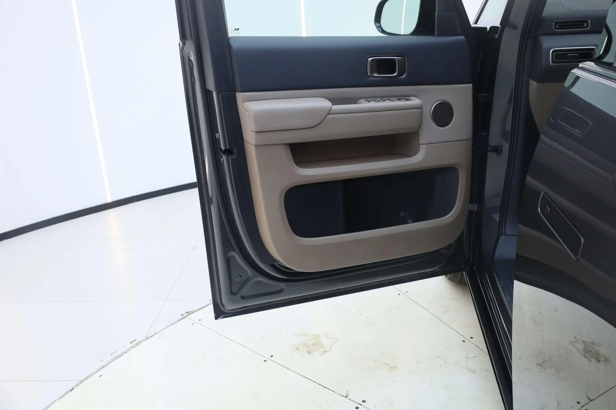 Li Auto Ideal MEGA Ultra Smart new version