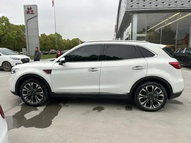 Hongqi Hongqi HS5 2.0T Zhilian Qixiang four-wheel drive version