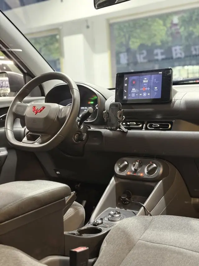 Wuling Wuling Hongguang Pure Electric Version 300KM standard type