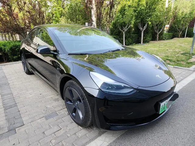 Tesla Model 3 Upgraded version of standard battery life rear drive