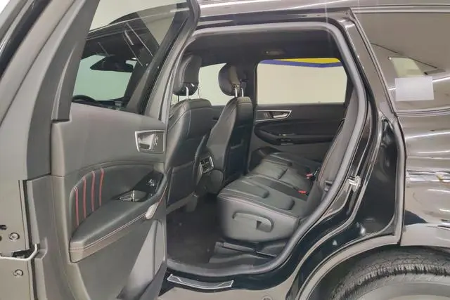 Ford Sharp World PLUS EcoBoost 245 two-wheel drive ST-Line 5 seats
