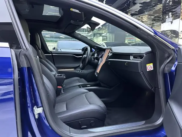 Tesla Model S 75D Standard battery life version