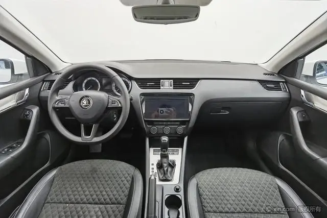 Skoda Octavia 1.5L Automatic Smart Travel Deluxe Edition Country VI