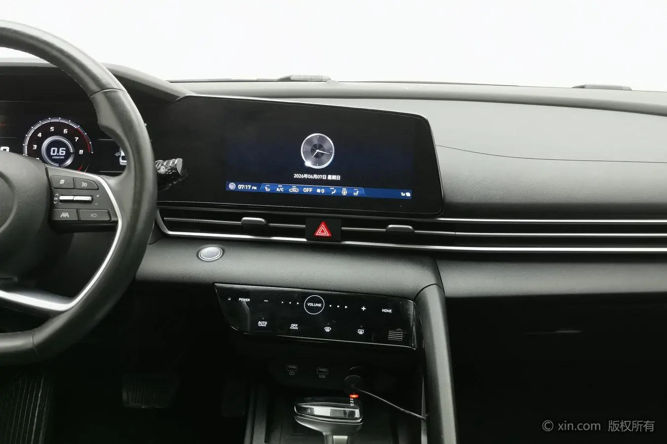 Hyundai Elantra 1.5L CVT LUX Premium Edition