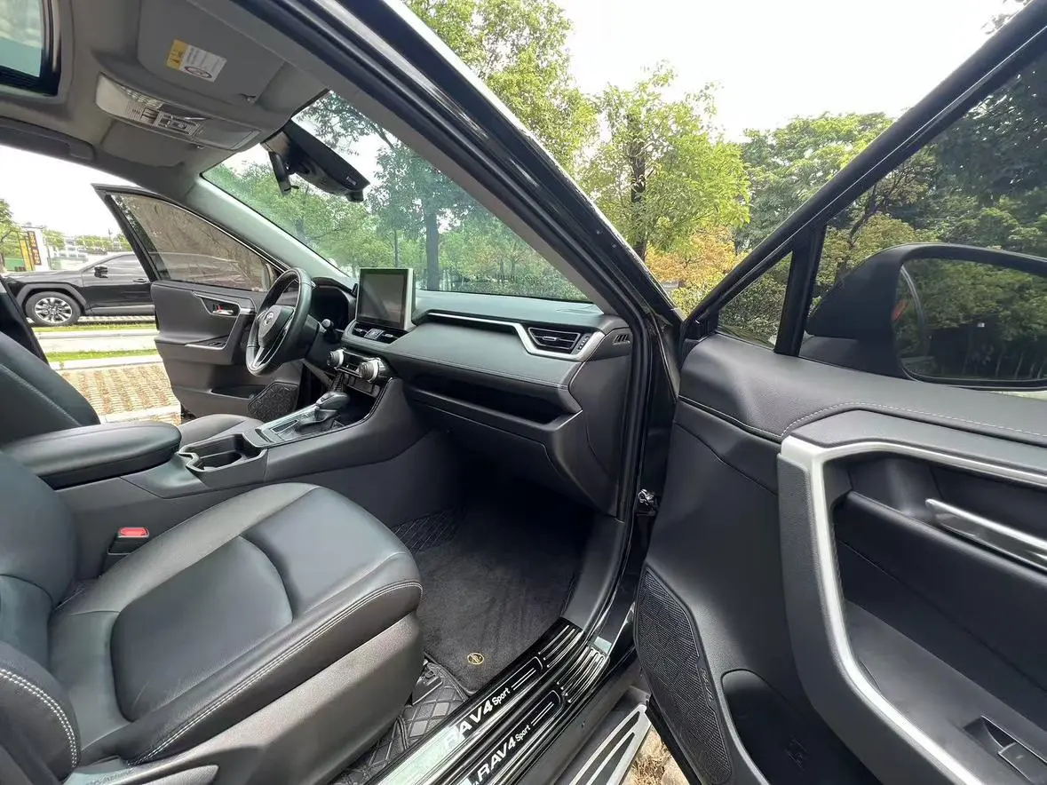 TOYOTA RAV4 Rongfang 2.0L CVT two-wheel drive fashion Plus version
