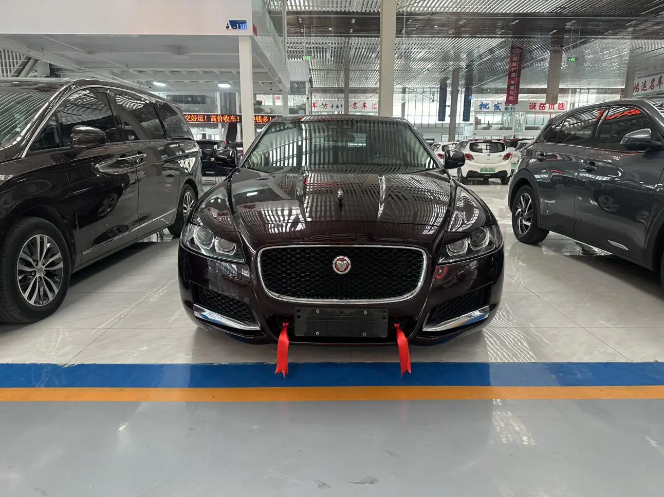 Jaguar Jaguar XFL 2.0T P200 two-wheel drive Fenghua version