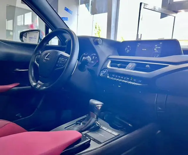 Lexus Lexus UX 260h F SPORT version Country VI