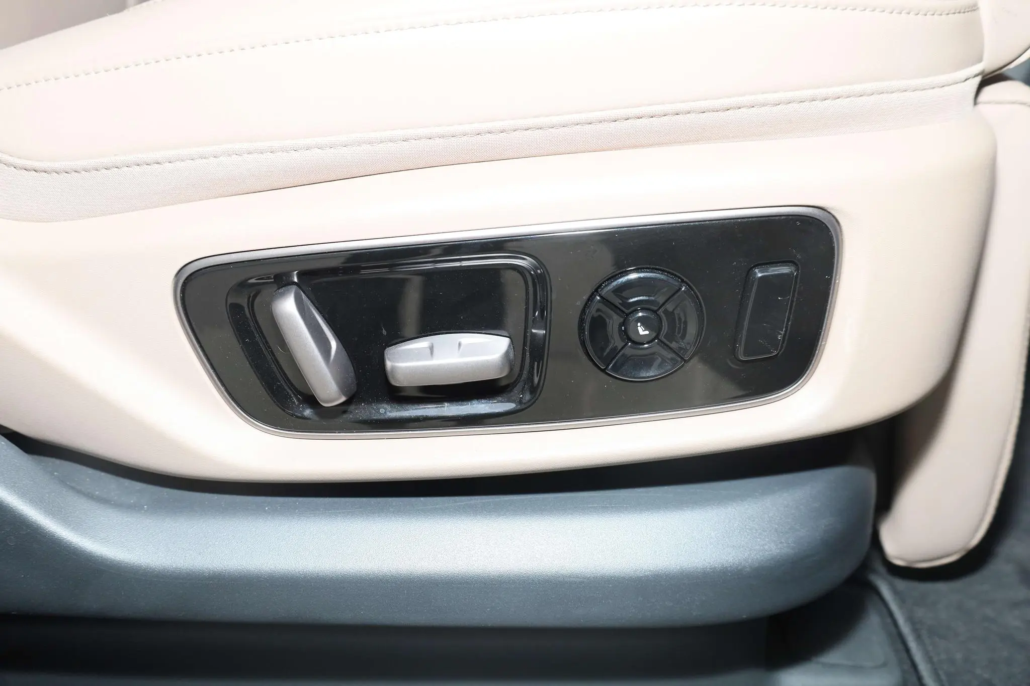 Li Auto Ideal MEGA Ultra Smart new version