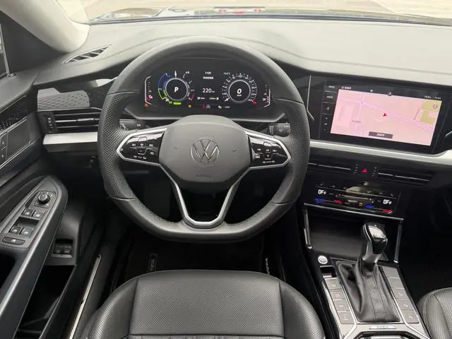 Volkswagen Passat PHEV 430PHEV Hybrid Deluxe Edition