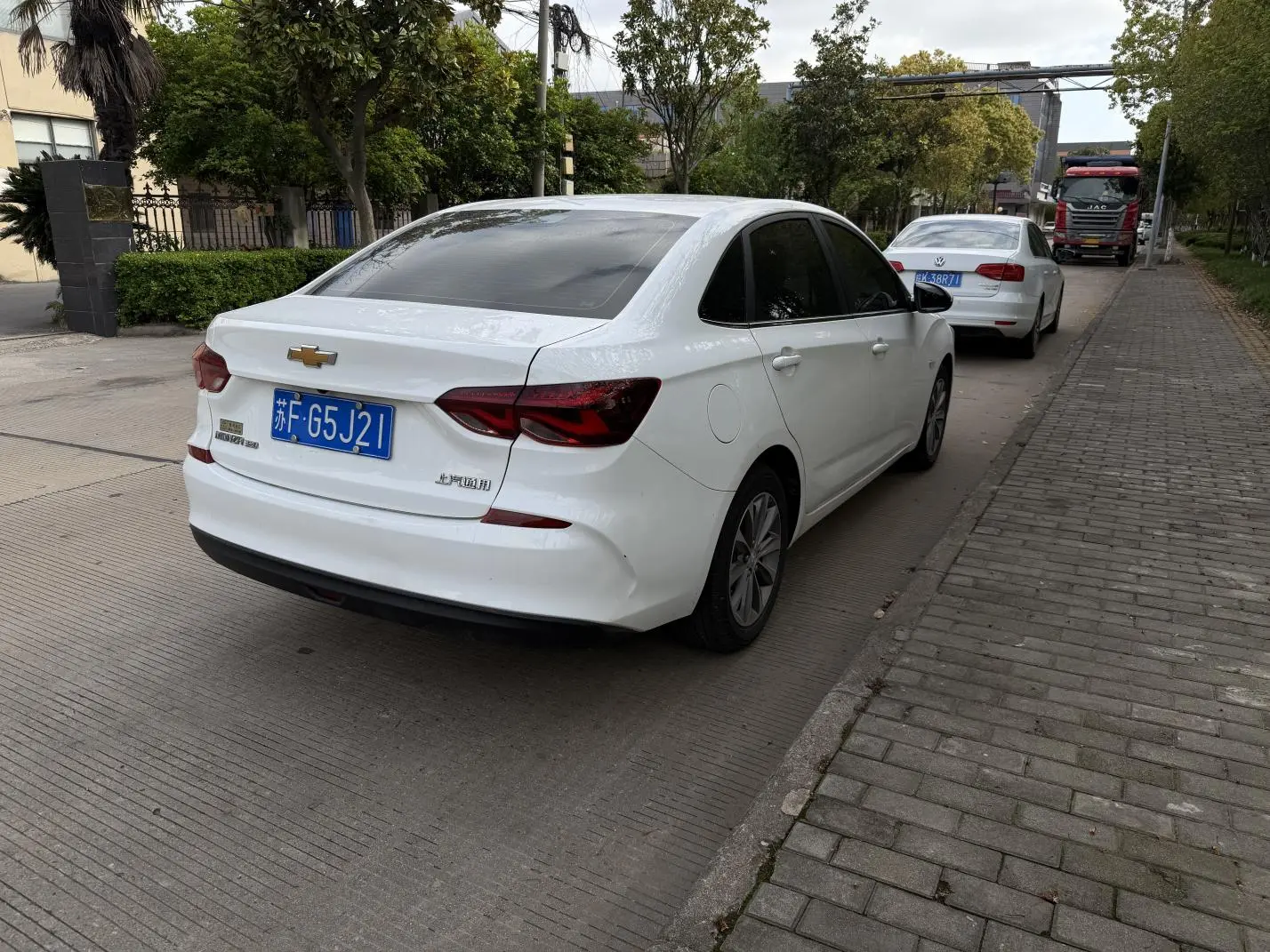 Chevrolet Cruze 320 automatic Enjoy Skylight version