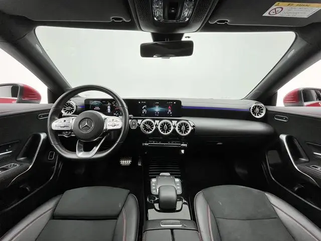Mercedes-Benz Mercedes-Benz CLA Facelift CLA 200 four-door coupe