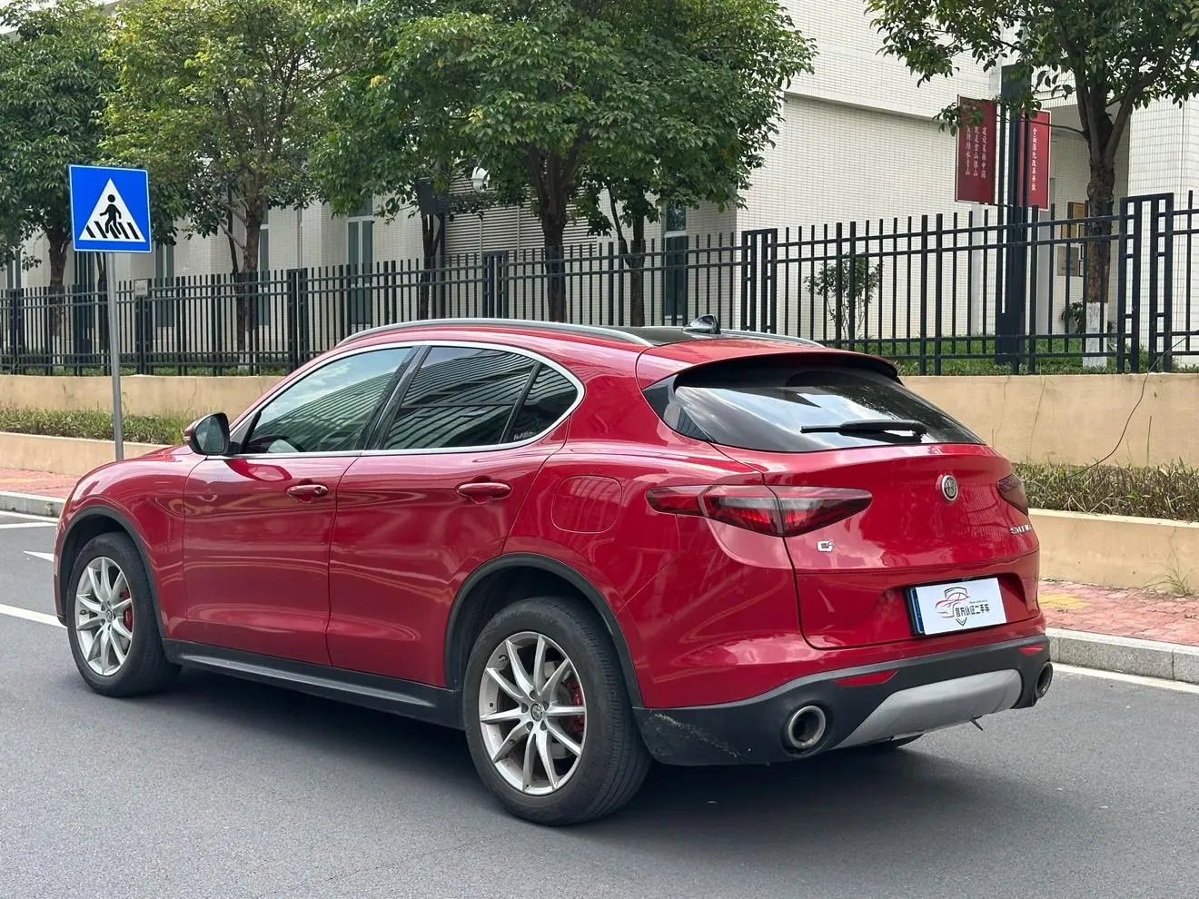 Alfa Romeo Stelvio 2.0T 200HP Deluxe Edition