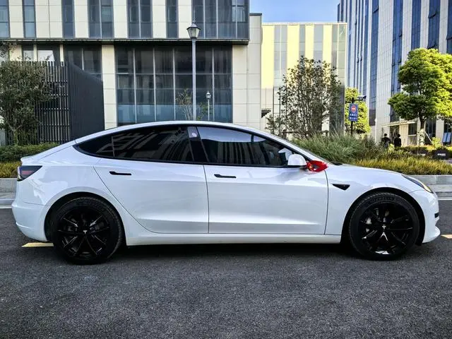 Tesla Model 3 Upgraded version of standard battery life rear drive