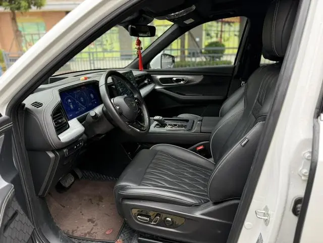 GAC Trumpchi GS8 Dual engine series 2.0TM hybrid two-wheel drive Premium Edition 7-seater