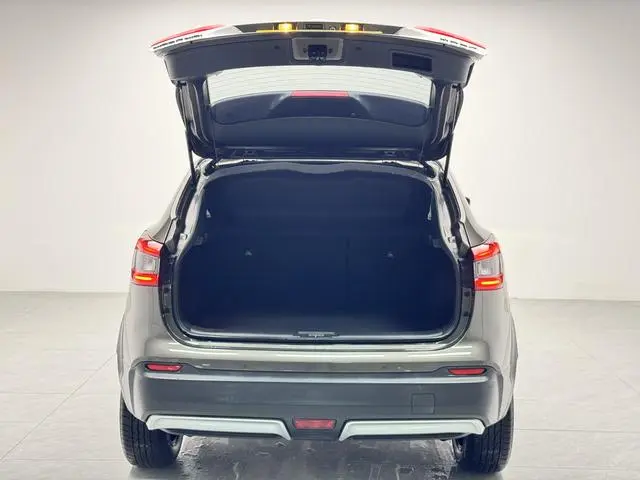 Nissan Qashqai 2.0 L XV Prem Deluxe Edition
