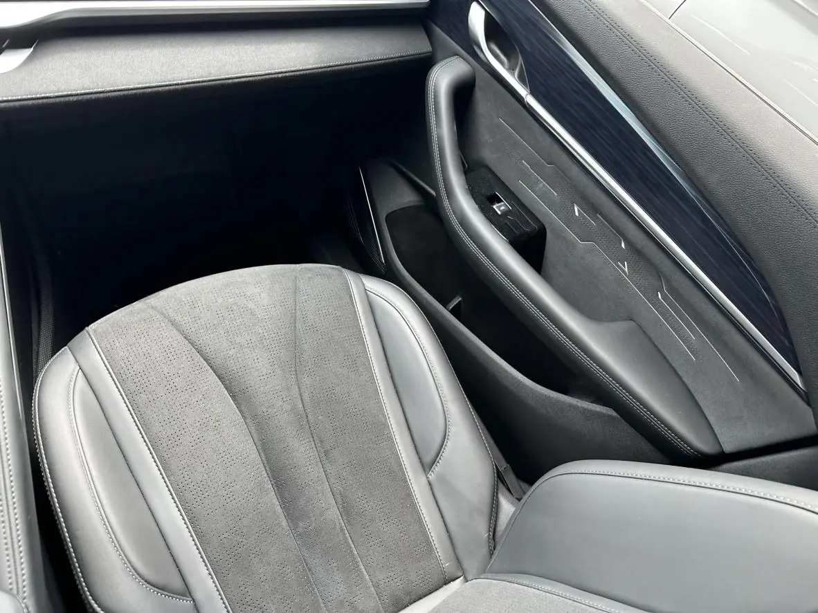 Geely Xingyue L 2.0TD high-power automatic two-wheel drive Skyrim version
