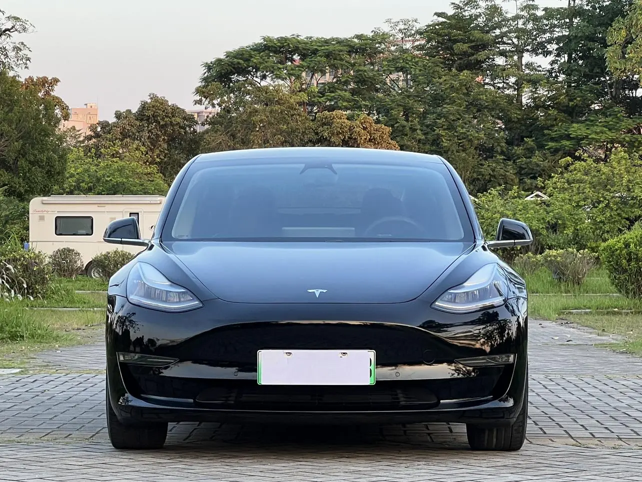 Tesla Model 3 Long battery life, rear-wheel drive version