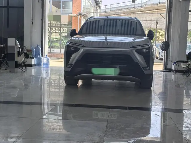 NIO NIO ES8 580KM base version six seats