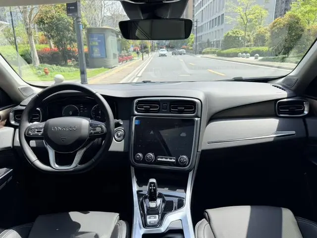 LYNK & CO Lynk 01 2.0T two-wheel drive Pro version country VI