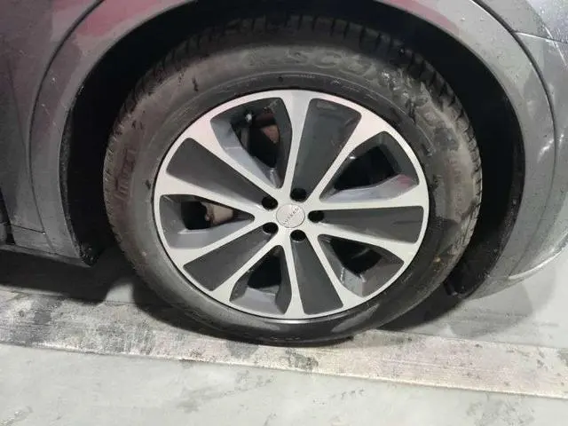 LUXEED Wisdom World R7 Pure electric 100kWh Max rear drive version