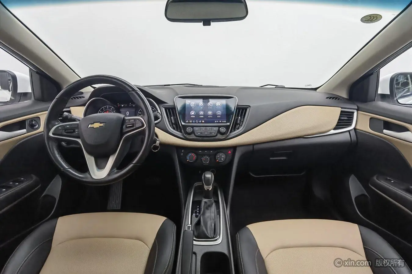 Chevrolet Cruze 320 automatic Enjoy Skylight version